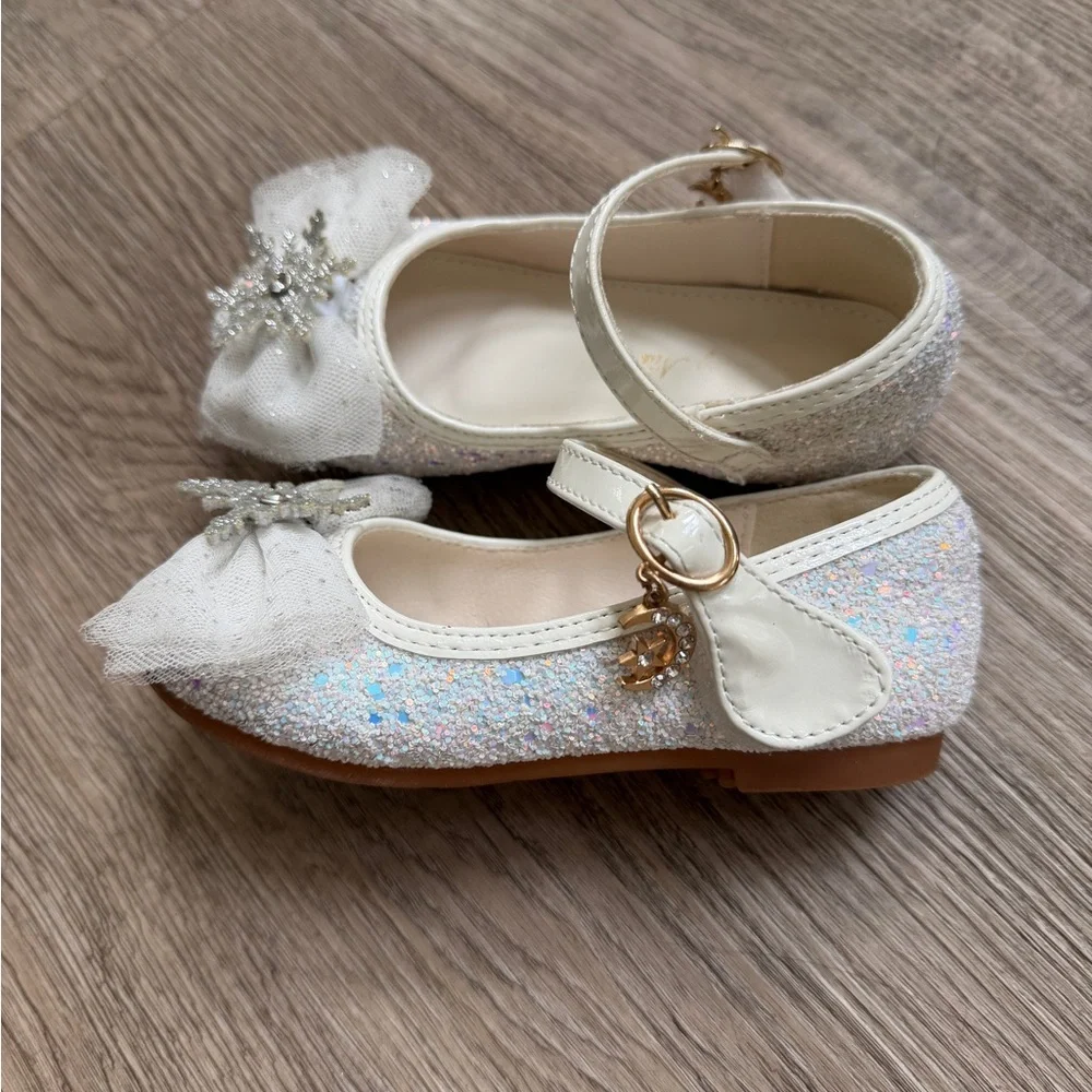 Charming White Kids Dress Shoes with Snowflake Glitter Bow Size 7